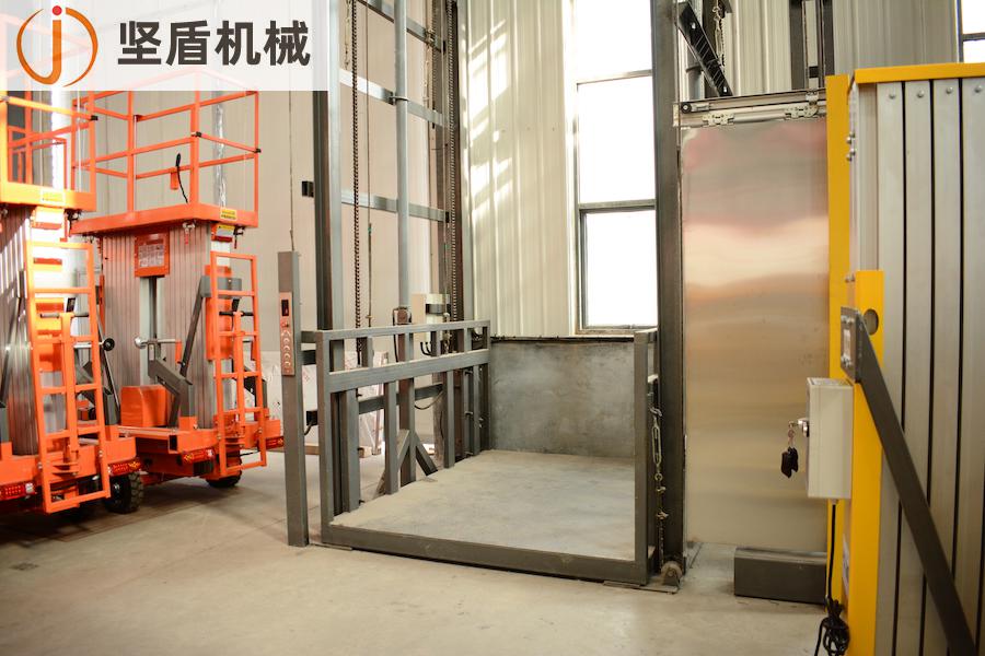 導(dǎo)軌式升降機